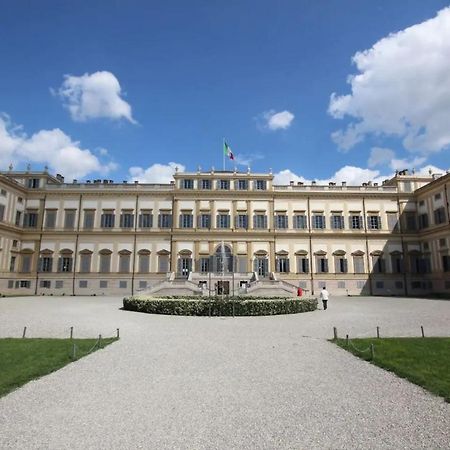 Monza Centro-Milano-Como,Suite Vicino Stazione Екстер'єр фото
